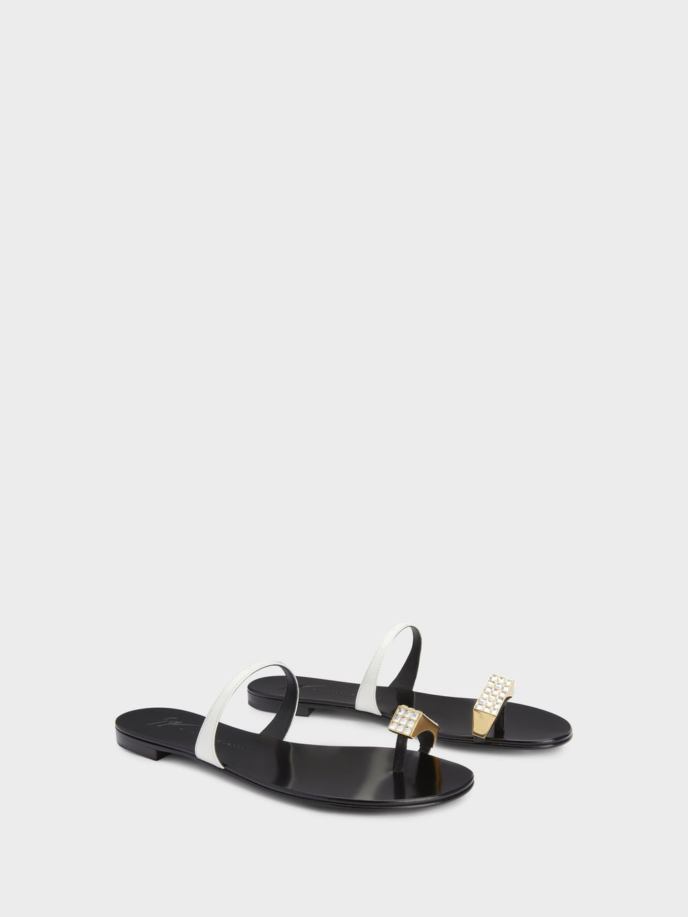 DYNAMO RING FLAT SANDAL