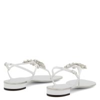 NEW BUTTERFLY - White - Flats