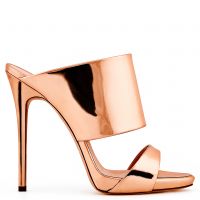 【美品】PELLICO / ペリーコCHUNKY DECOLTE ANDREA ANDREA