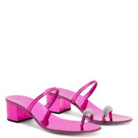 RING 40 - Fucsia - Flats