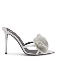 INTRIIGO CHARMANTE - White - Sandals