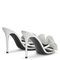 INTRIIGO CHARMANTE - White - Sandals