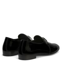 FERGUS - Black - Loafers