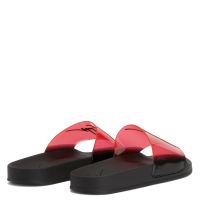 BRETT VINYL - Rouge - Talons Plats