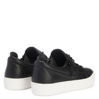 FRANKIE - Black - Low-top sneakers