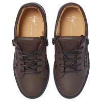 NICKI - Brown - Low-top sneakers