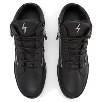 KRISS - Black - Low-top sneakers