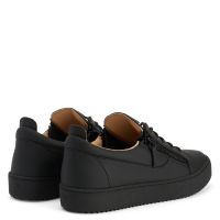 FRANKIE - Black - Low-top sneakers