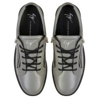 FRANKIE - Grey - Low-top sneakers