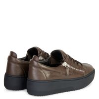 FRANKIE - Brown - Low top sneakers