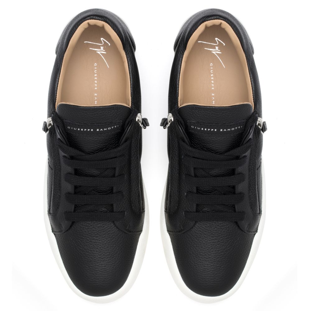 ADDY - Black - Low-top sneakers