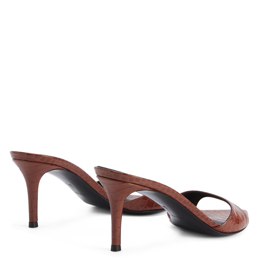 INTRIIGO - Brown - Sandals