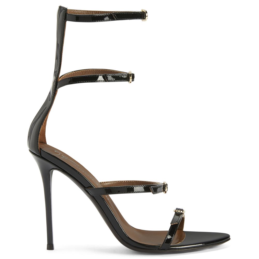 GISELLE BUCKLES 105