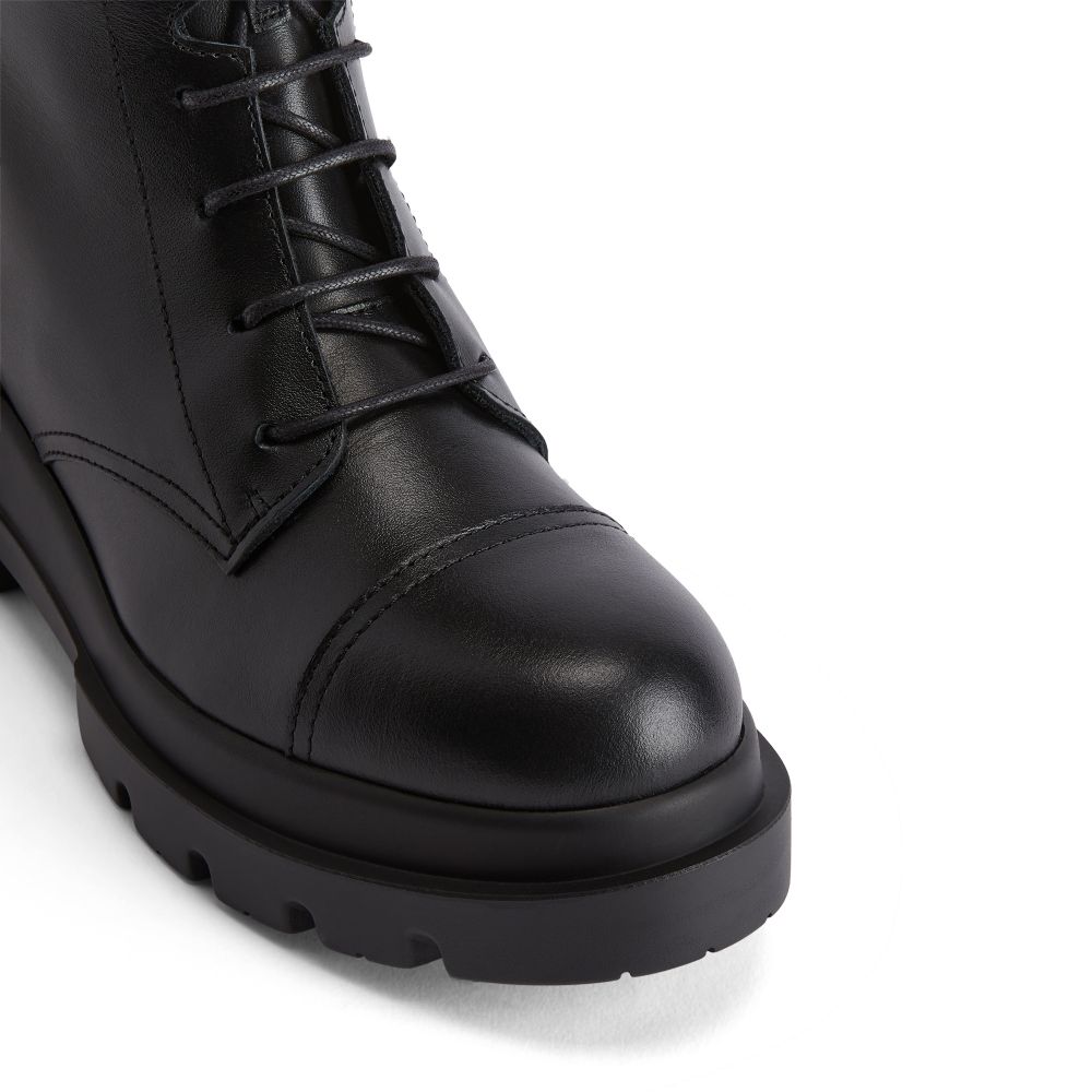 TANKIE BOOT - Black - Boots