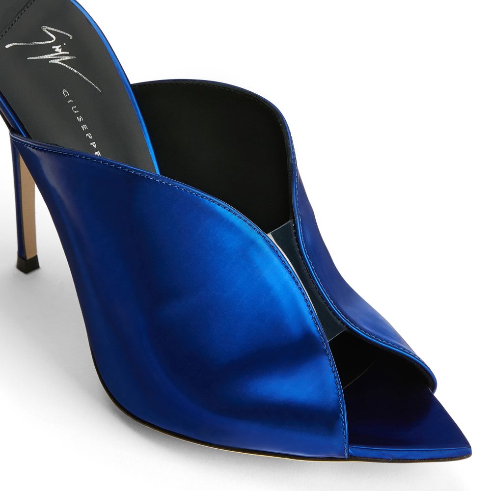 INTRIIGO MUSE - Bleu - Sandales