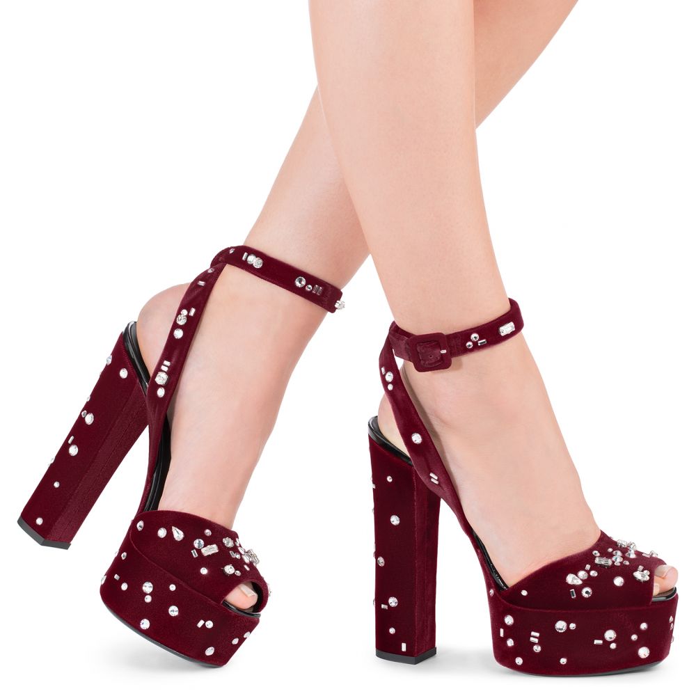 THE DAZZLING BETTY - Red - Sandals