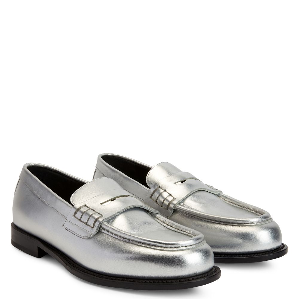EURO LOAFER - Silver - Loafers
