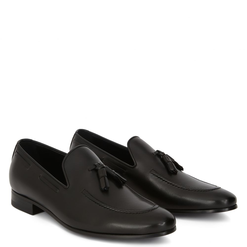THYMUS - Black - Loafers