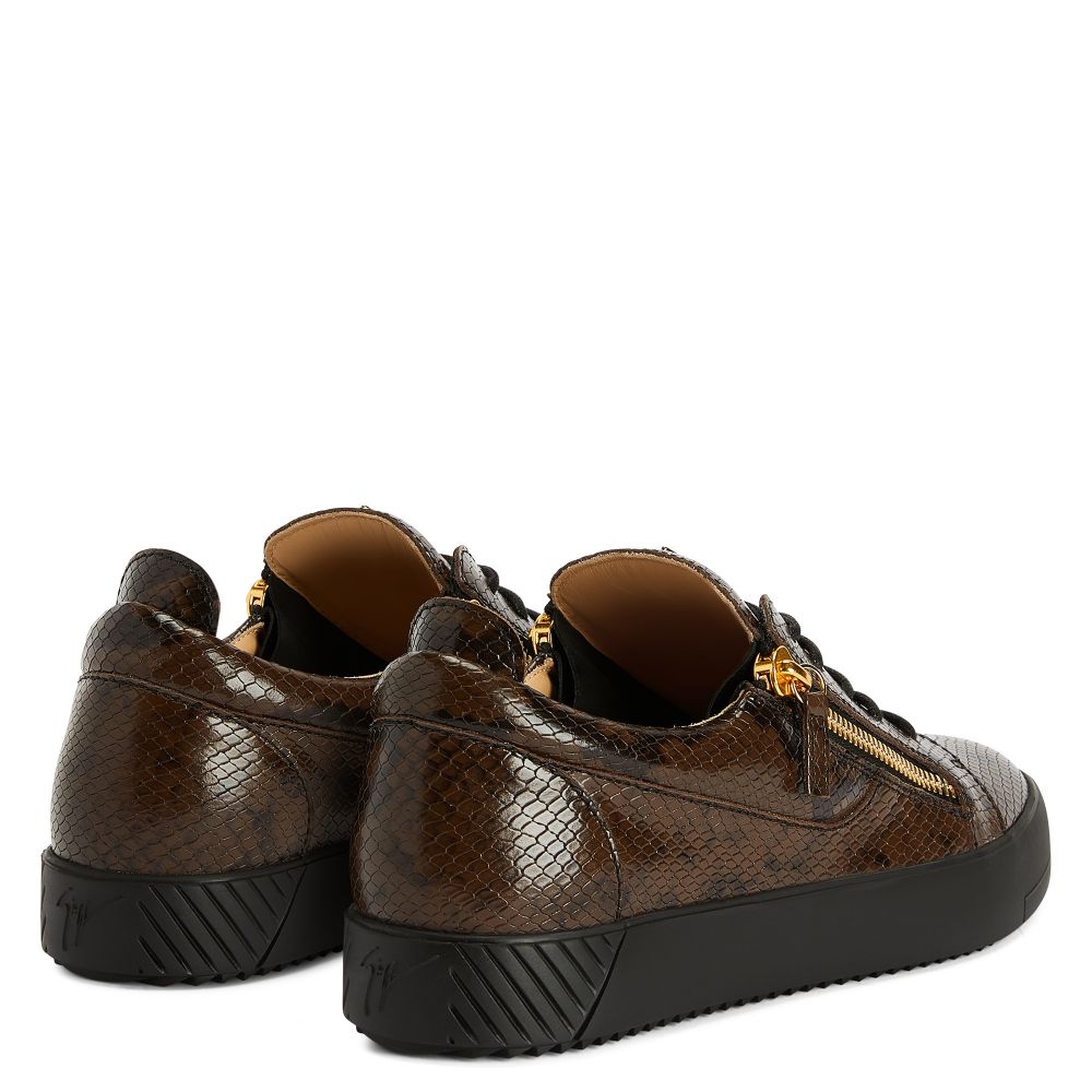 FRANKIE - Brown - Low-top sneakers