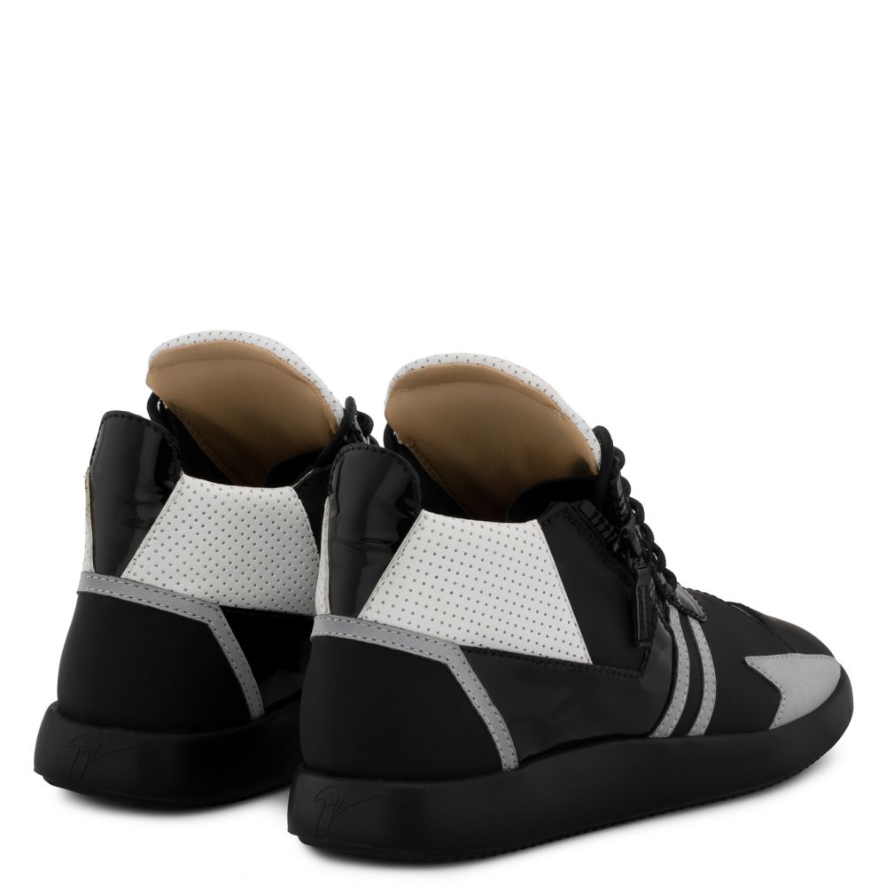 RUNNER RENEW - Black - Low top sneakers