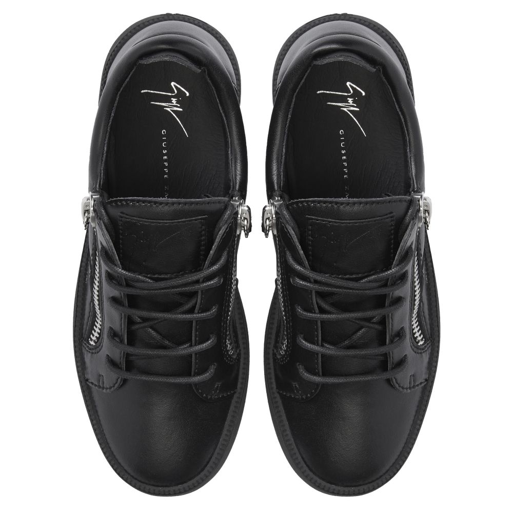 NICKI - Black - Low-top sneakers