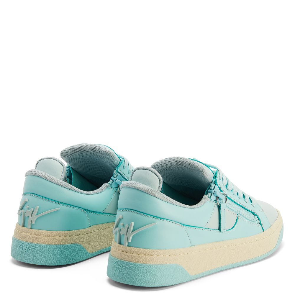 GZ94 - Blue - Low-top sneakers