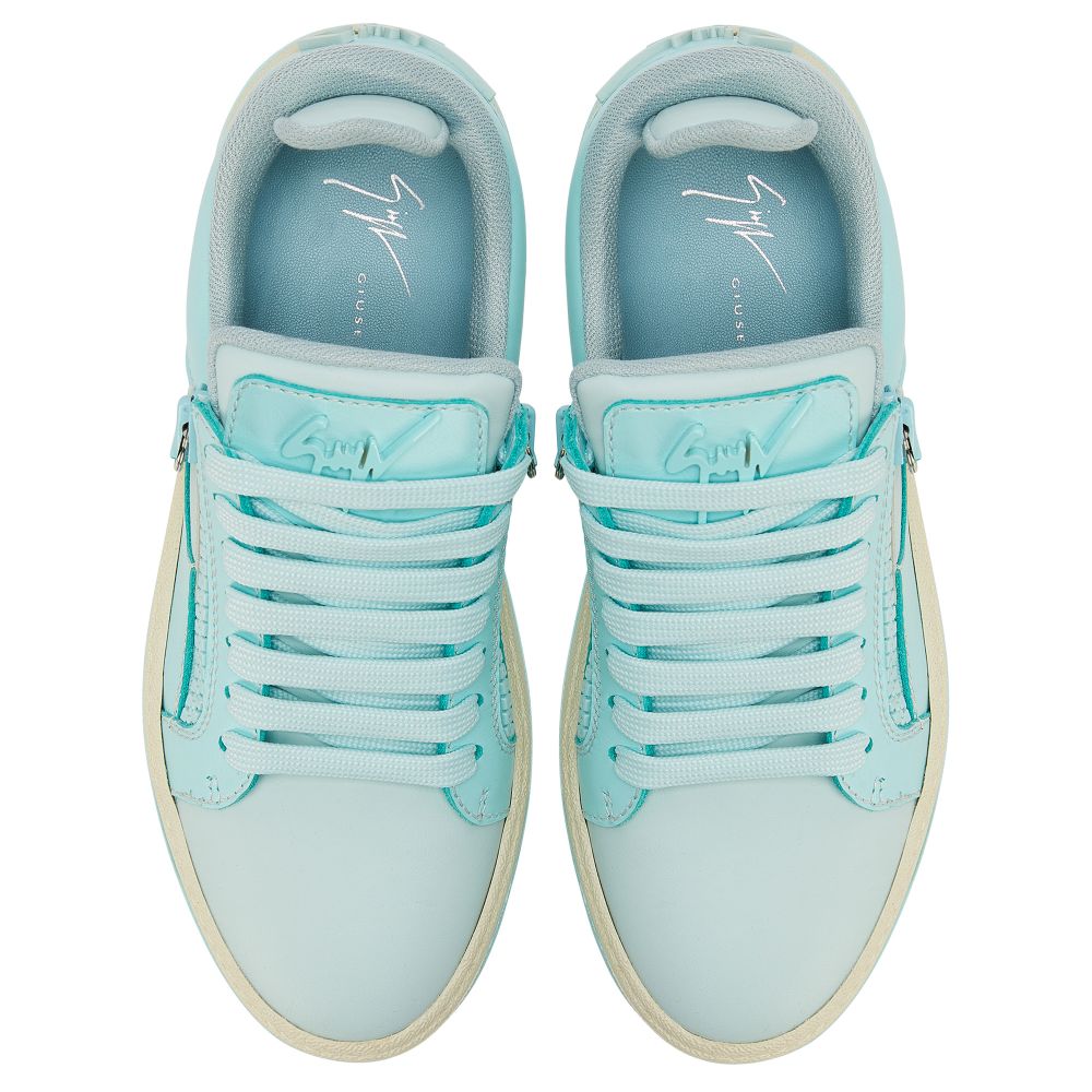 GZ94 - Blue - Low-top sneakers