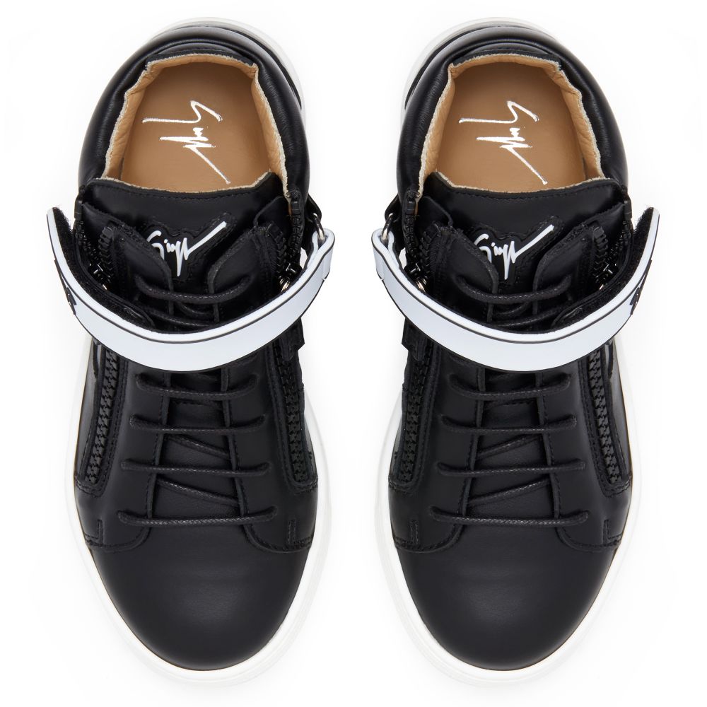 KRISS 1/2 JR. - Black - Mid top sneakers