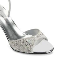 LiLi品 Jeweled CINDERELLA BARBIE PINK SANDAL WITH SERPENT 105