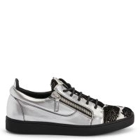 GIUSEPPE ZANOTTI フラットシューズ　ベロア生地 GIUSEPPE ZANOTTI フラットシューズ ベロア生地 | Shop at