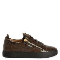 【オッフェン】pointed-RBON / CAMEL 39 Christian Louboutin Camel Tri Color Suede Spike Slingback